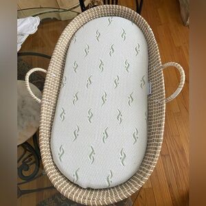 MOSES BASKET/CHANGING PAD